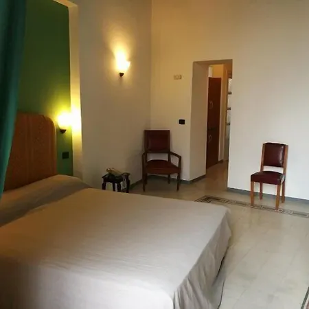 מלון Palazzo Giaraca 3*