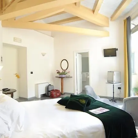 Palazzo Giaraca מלון 3*