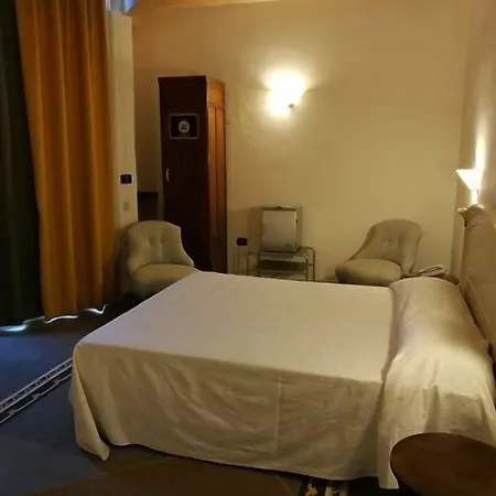 Palazzo Giaraca 3* סירקוזה
