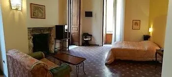 Palazzo Giaraca 3* סירקוזה