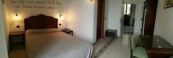Palazzo Giaraca 3* סירקוזה