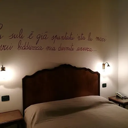 Palazzo Giaraca מלון 3*