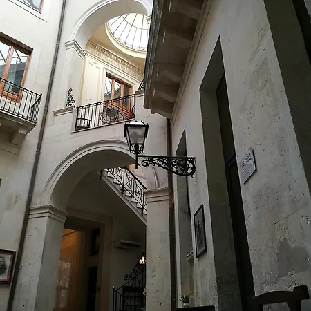 Palazzo Giaraca מלון 3*