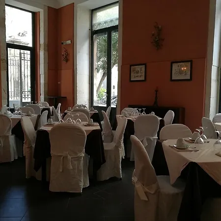 Palazzo Giaraca 3* סירקוזה