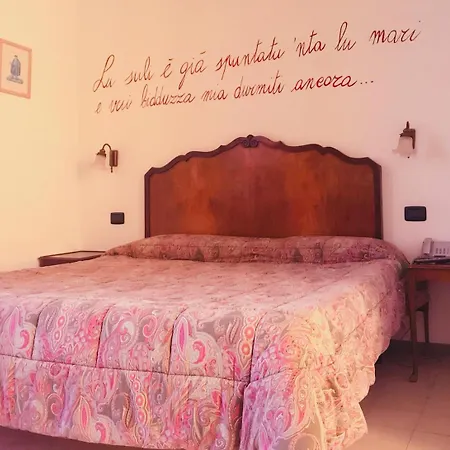 מלון Palazzo Giaraca 3*