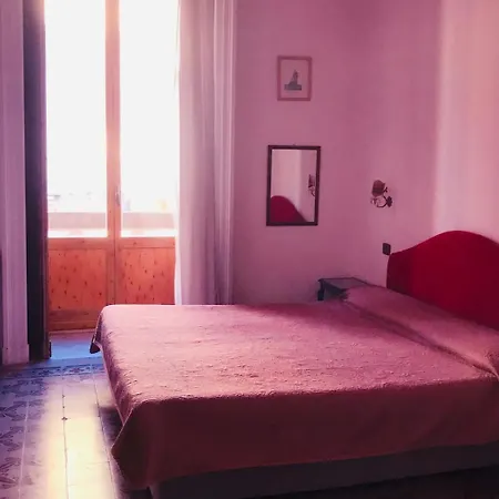 Palazzo Giaraca מלון 3*