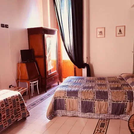 Palazzo Giaraca 3* סירקוזה